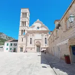 Historic Piazza House & Romantic Hidden Garden