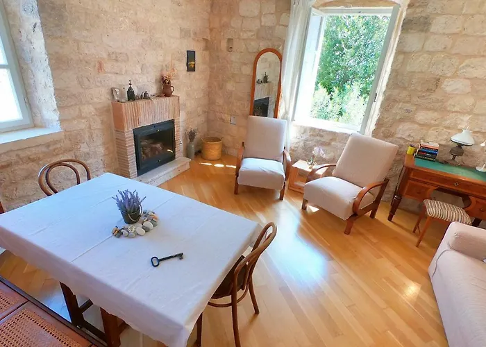 Historic Piazza House & Romantic Hidden Garden