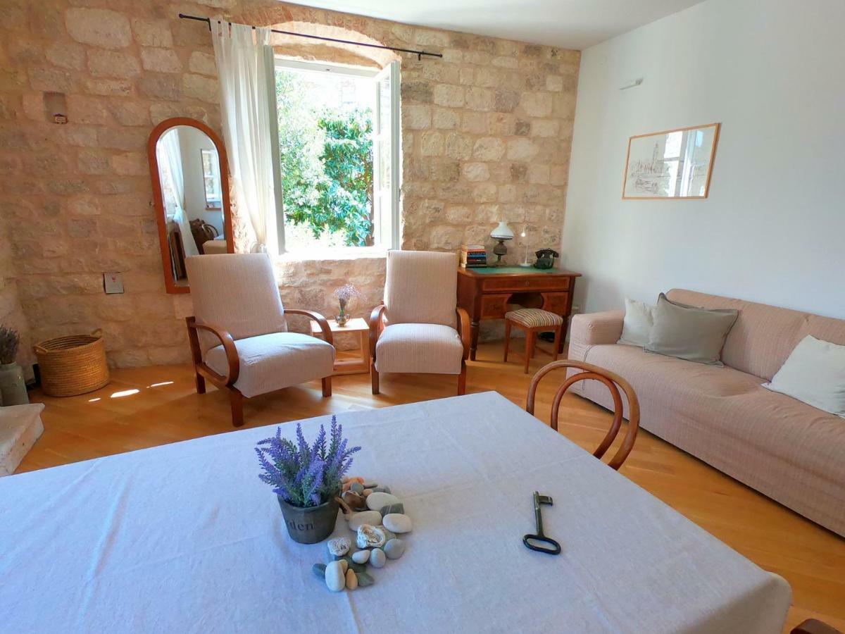Historic Piazza House & Romantic Hidden Garden