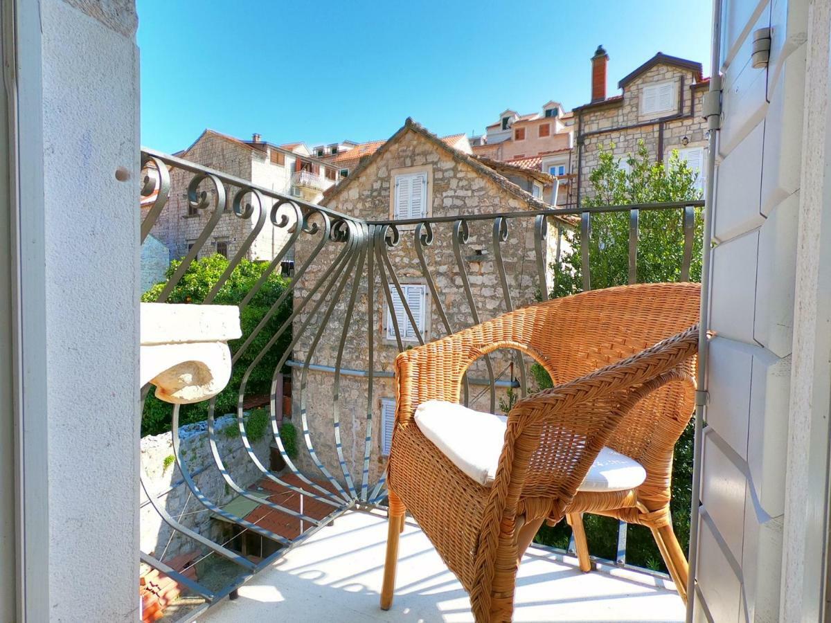 Historic Piazza House & Romantic Hidden Garden Hvar Town
