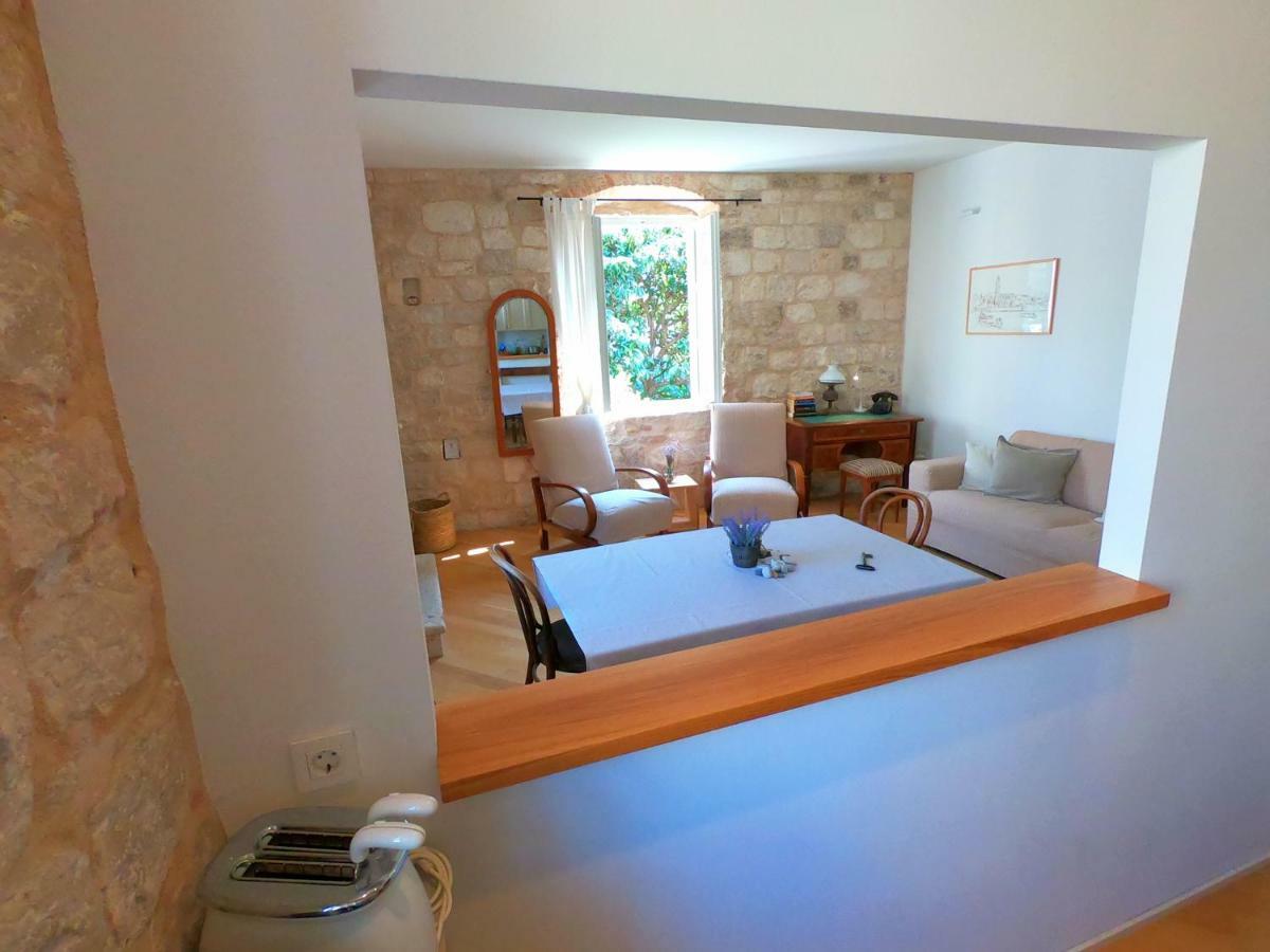 Apartment Historic Piazza House & Romantic Hidden Garden Hvar Town